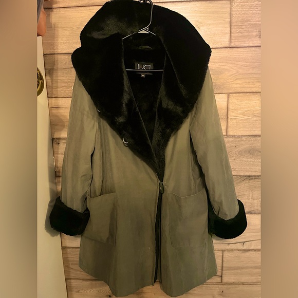 Jackets & Blazers - Beautiful & New Olive Green and Black Faux Fur Interior Womens Coat